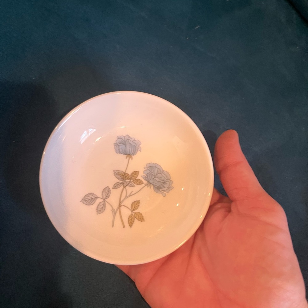 tiny wedgwood plate